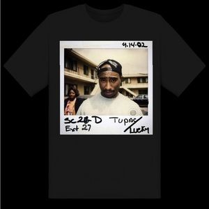 Tupac graphic tee!!